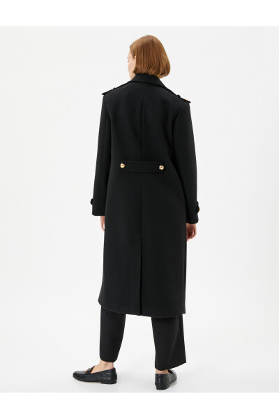 Woolen coat with double breasted closure, pockets and epaulet details. - 4