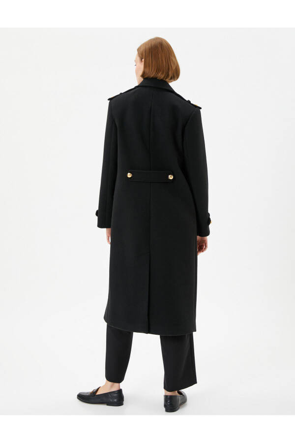 Woolen coat with double breasted closure, pockets and epaulet details. - 4