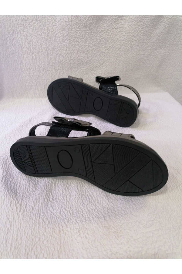 Yag'ona qayishli yostiqli tag'li qiz bolalar sandal - 8